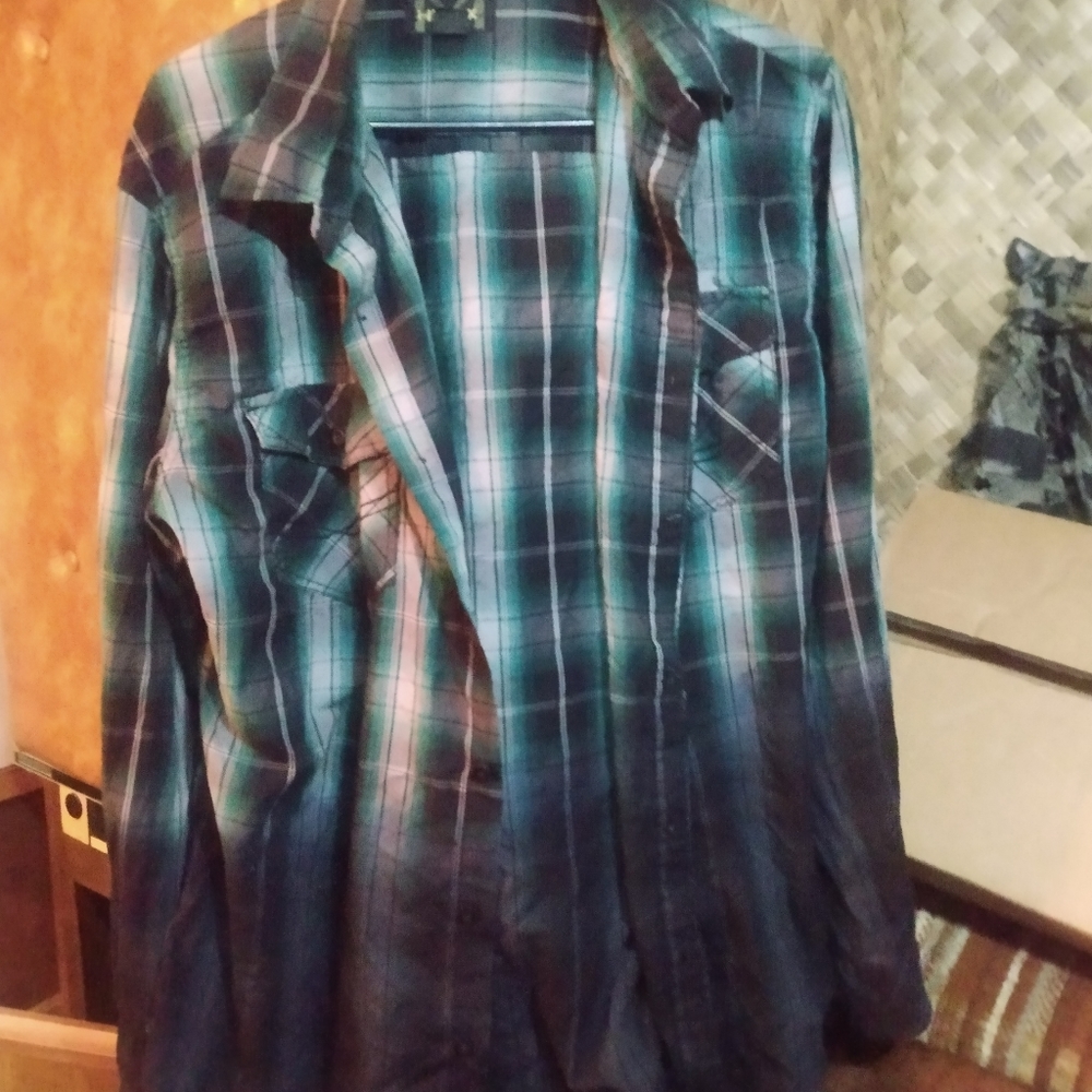 Helix women's long sleeve button up size large